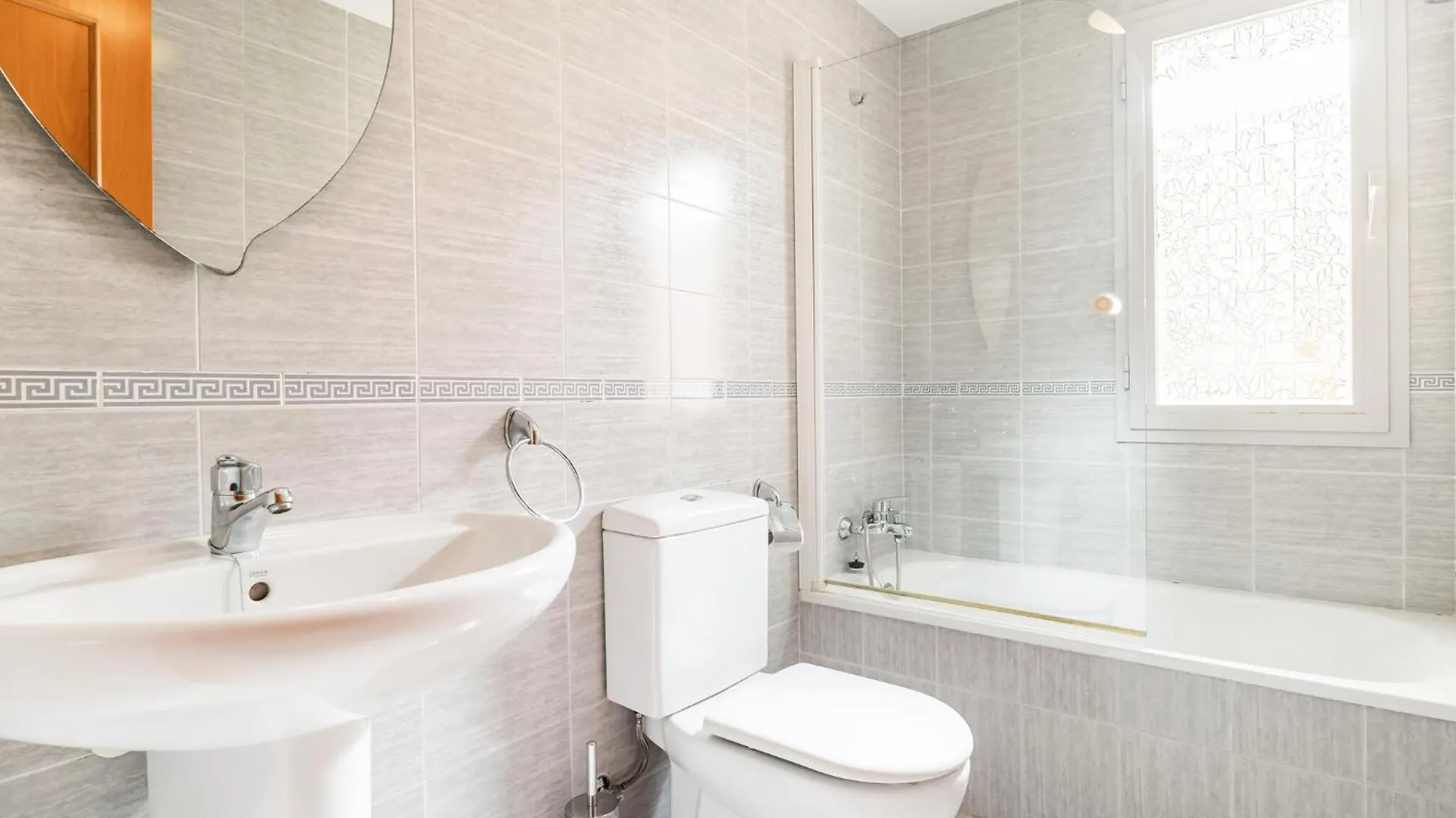 Nice Apartment In Torre Del Mar With Kitchen Spanje